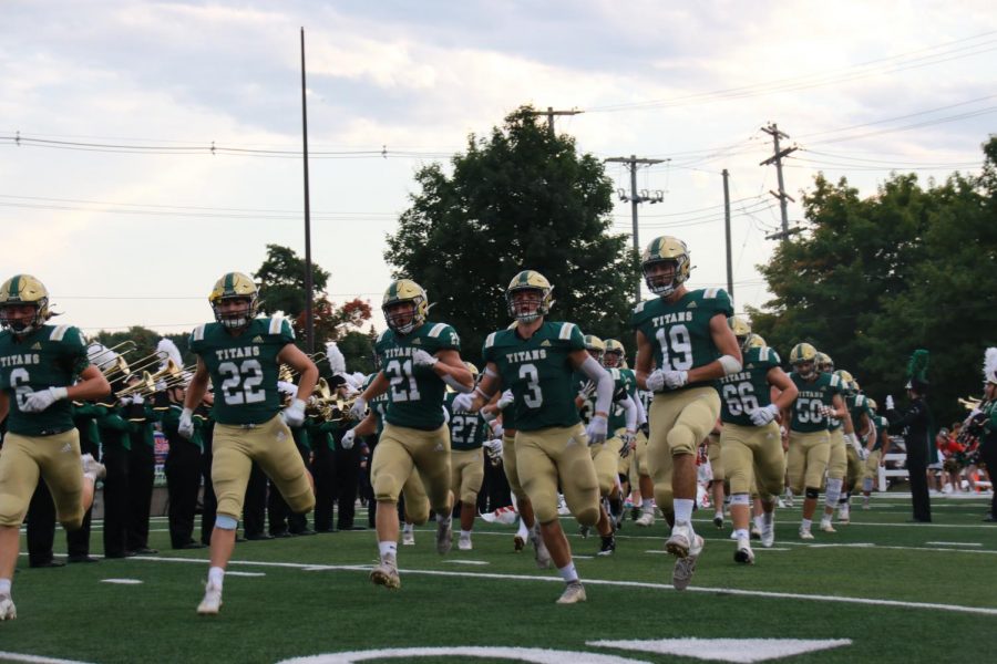 (From left to right) Seniors Matthew Zoutendam, Cameron Oliver, Michael Schermerhorn, Caleb Kouchnerkavich, and Will Gaston lead the team down the field. 
Photo: E. Kloska