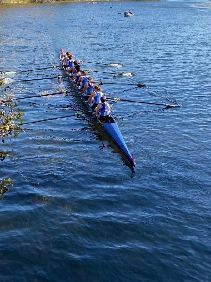 Womens 8+ rowing up to the start line. Photo Courtesy: M. Leete